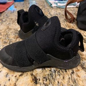 Toddler Nike Hurachi tennis shoes size 7C